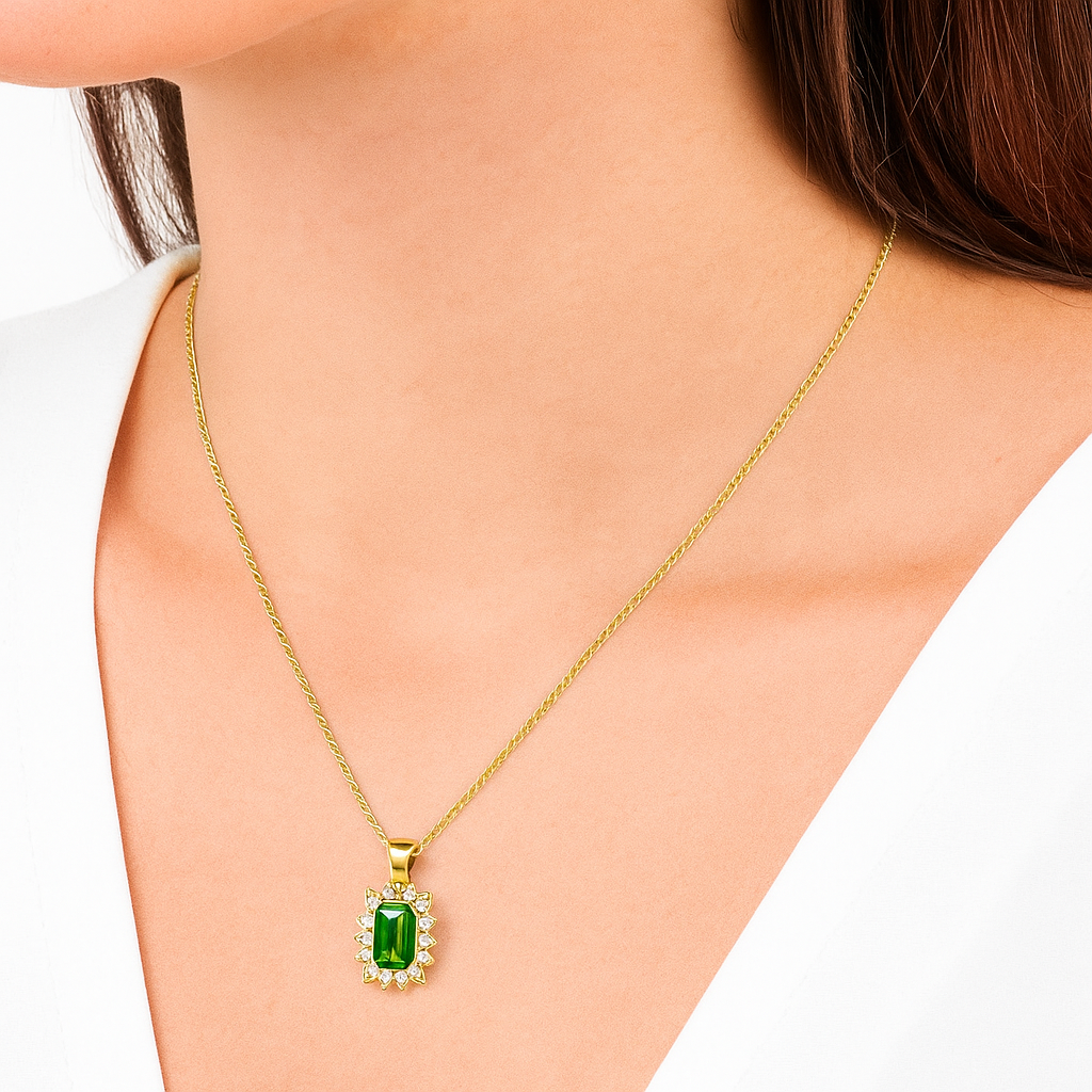 Necklace with Emerald Green Crystal Pendant moddel