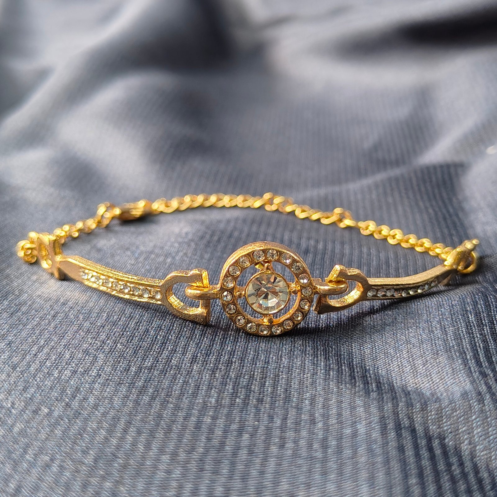 Gold-Plated Anti-Tarnish Chain Bracelet with Sparkling CZ Stones – Adjustable Women’s Jewelry lifestyle