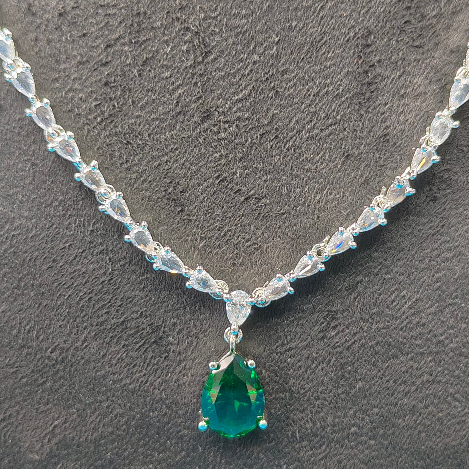 Jevaya Elegant Green Stone Necklace Set with Earrings - Image 5