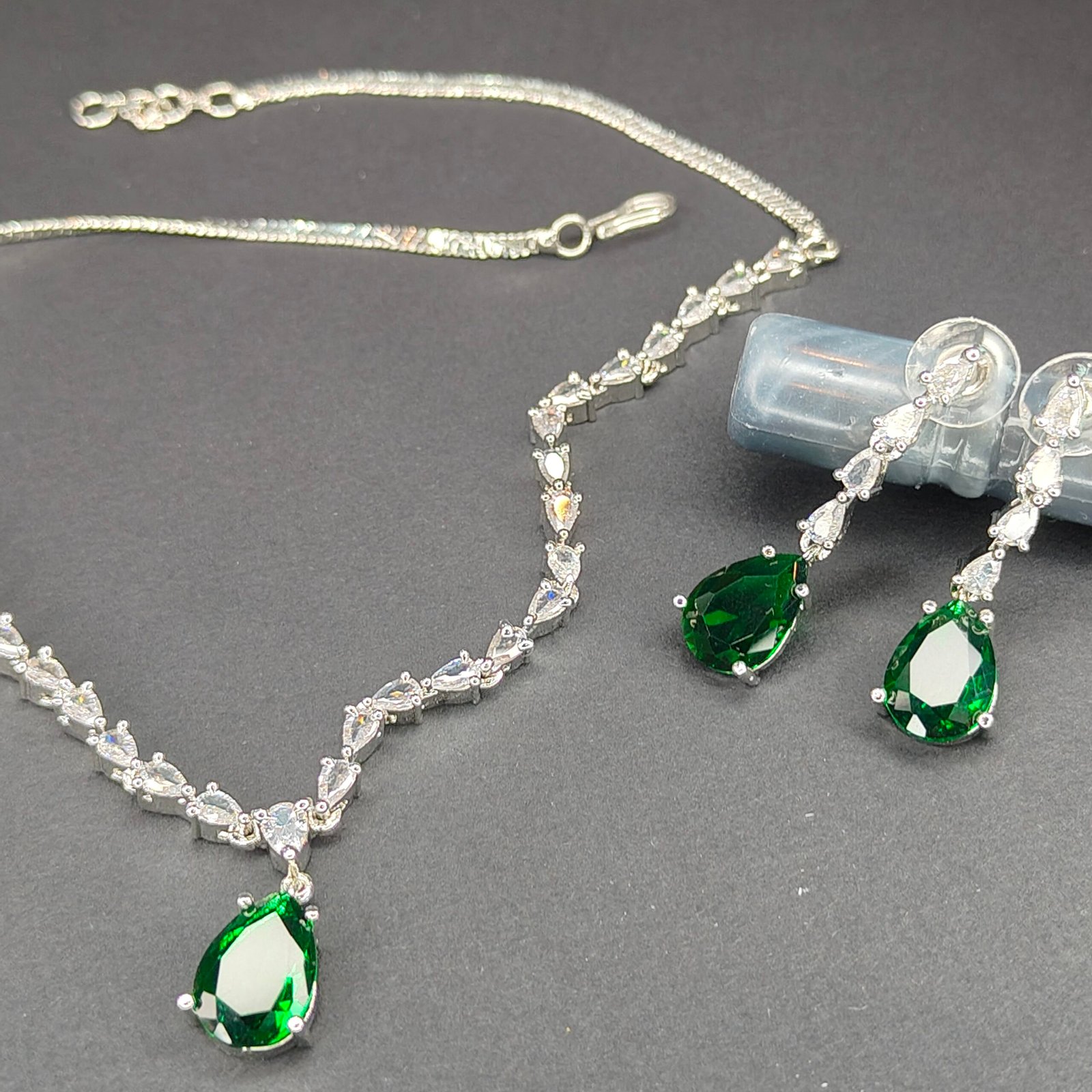 Jevaya Elegant Green Stone Necklace Set with Earrings - Image 4