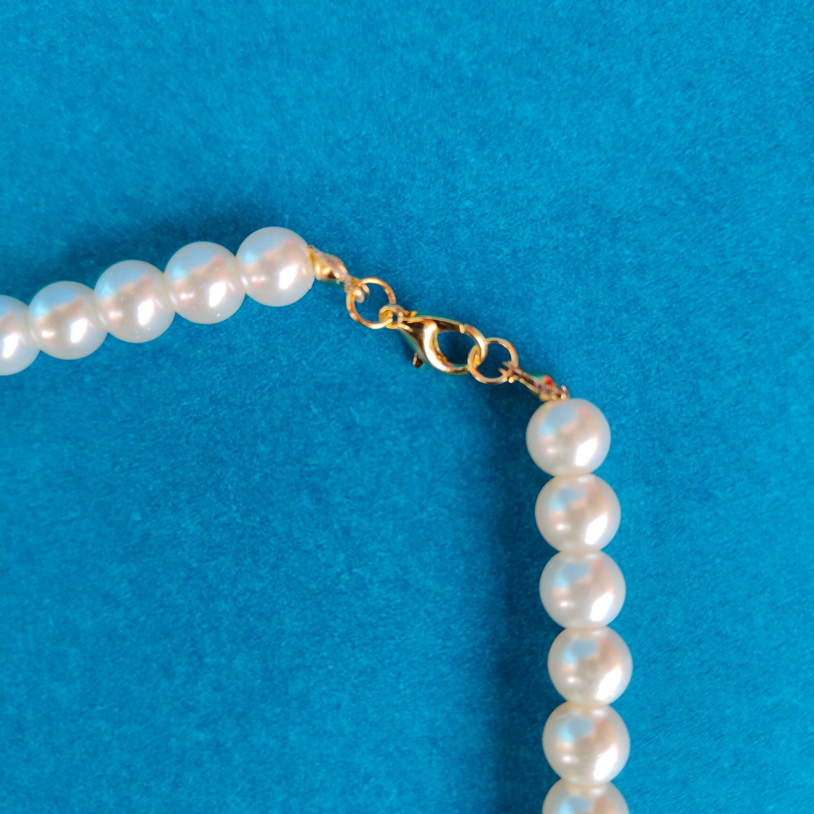 Royal White Pearl Necklace Set with Gold-Tone Pendant & Stud Earrings - Image 7